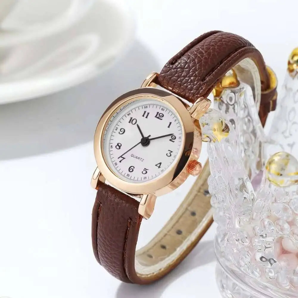 Women's Analog Quartz Leather Strap Wrist Watch