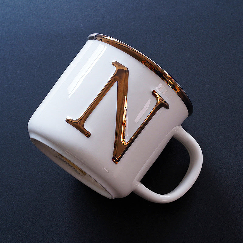 Tasse en céramique de lettres tridimensionnelles