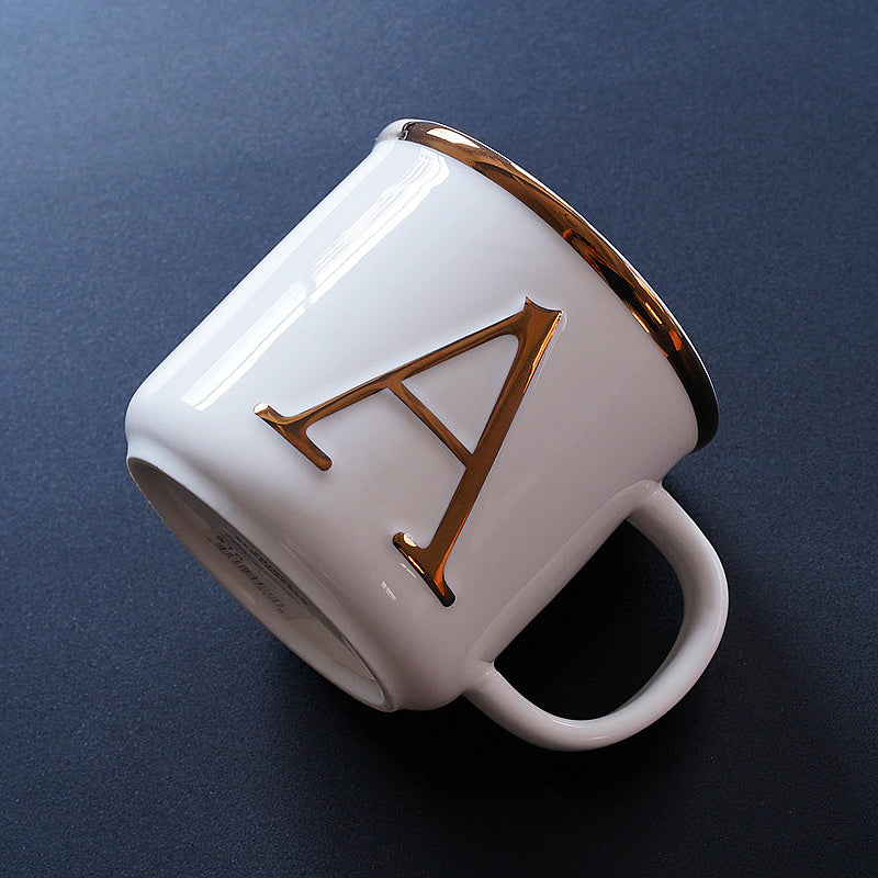 Tasse en céramique de lettres tridimensionnelles