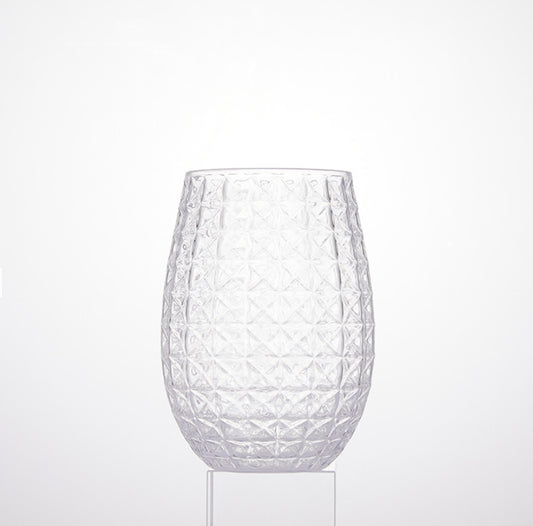 Grand verre à vin transparent à l'ananas