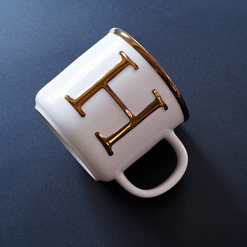 Tasse en céramique de lettres tridimensionnelles